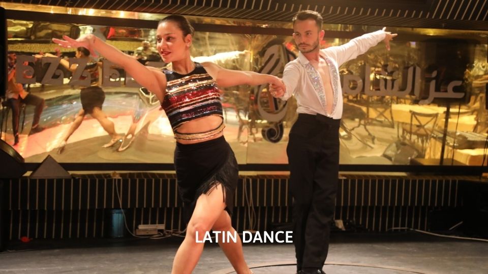 CRAZY SALE 2025 : PRIVATE VIP FRONT OF SHOW TABLE ( WITH ALCOHOL) - Hotel Pick Up and Drop off Included