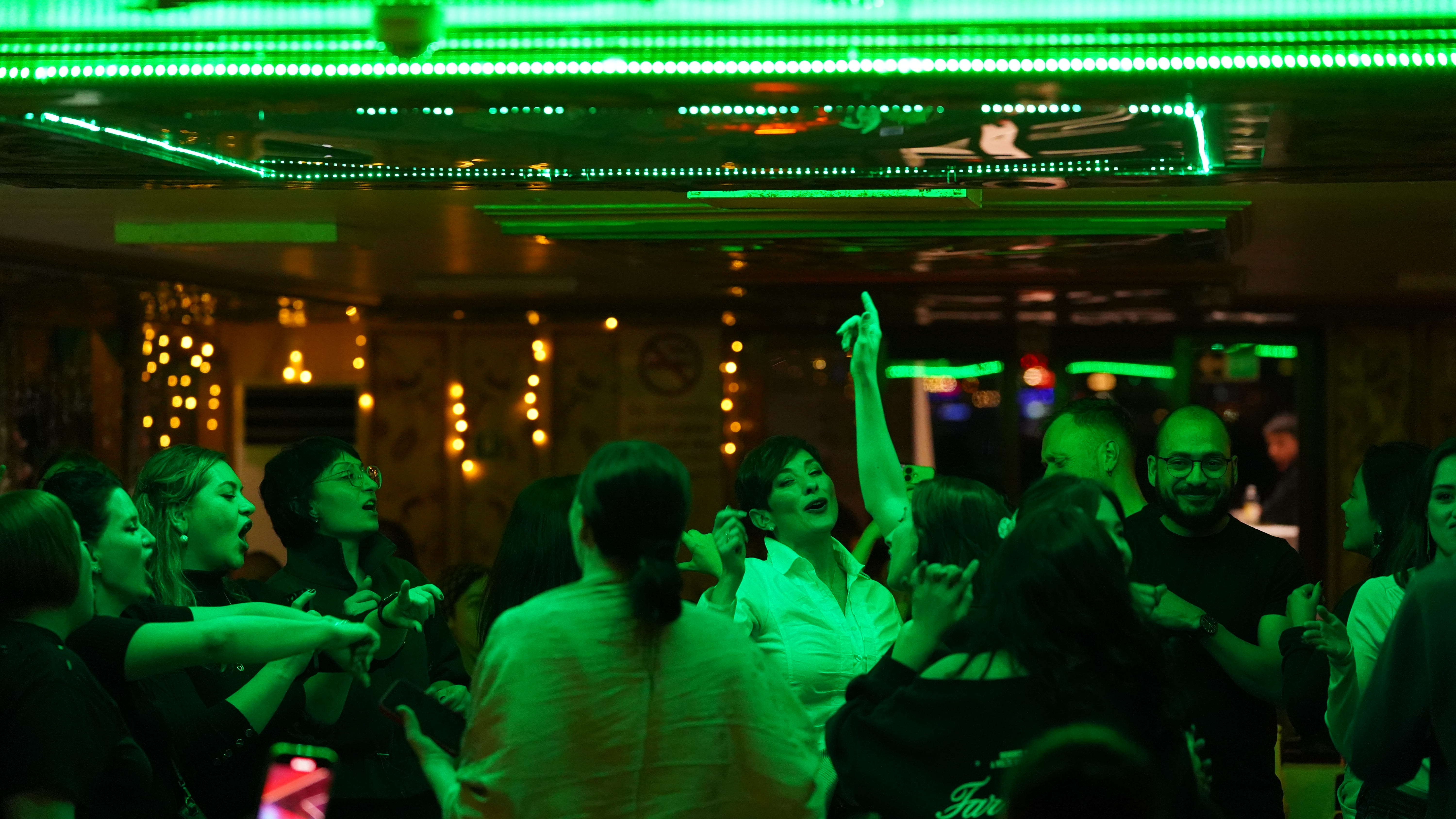 With Alcohol & With Hotel Transfer (Private Close To Show Table) YS