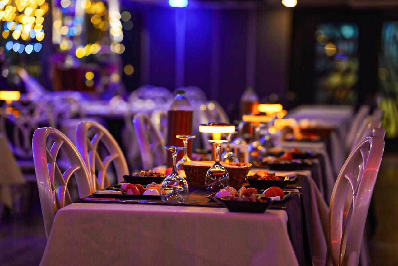Bosphorus Dinner Cruise with Alcoholic Beverages (Close to Show Table)