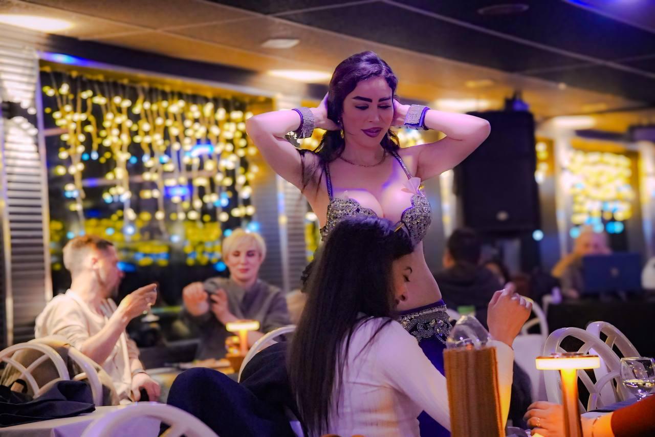 Bosphorus Dinner Cruise with Alcoholic Beverages (VIP Front Table)