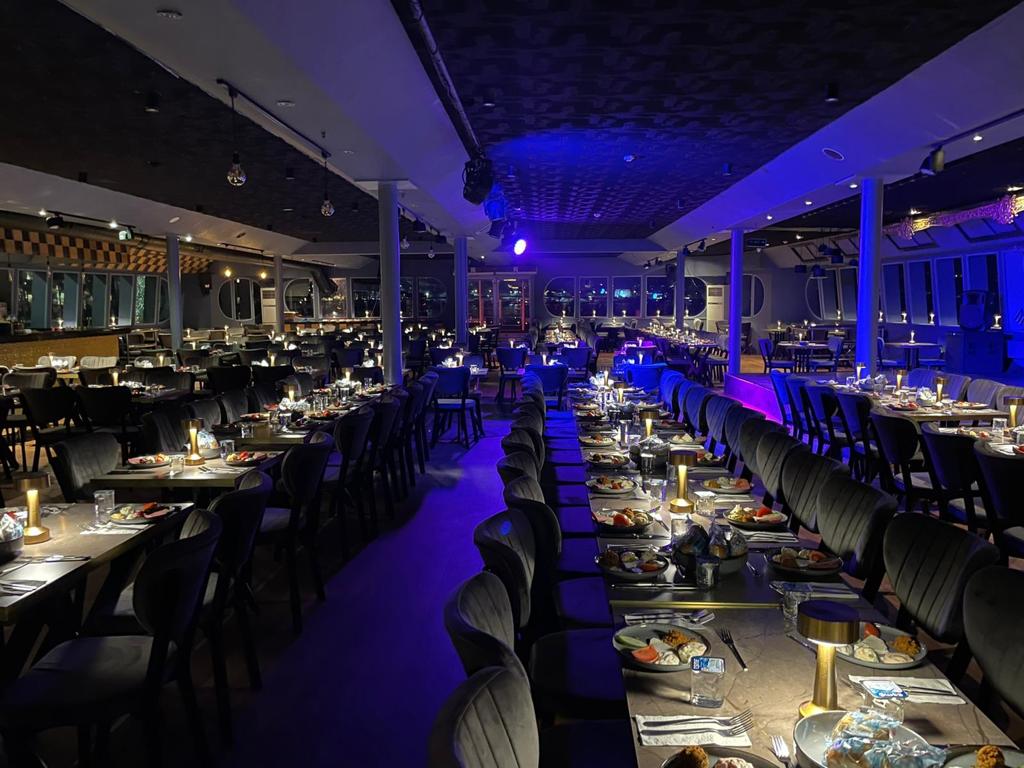 CRAZY SALE 2025 : PRIVATE STANDART TABLE WITH LARGE MENU - Meeting Point