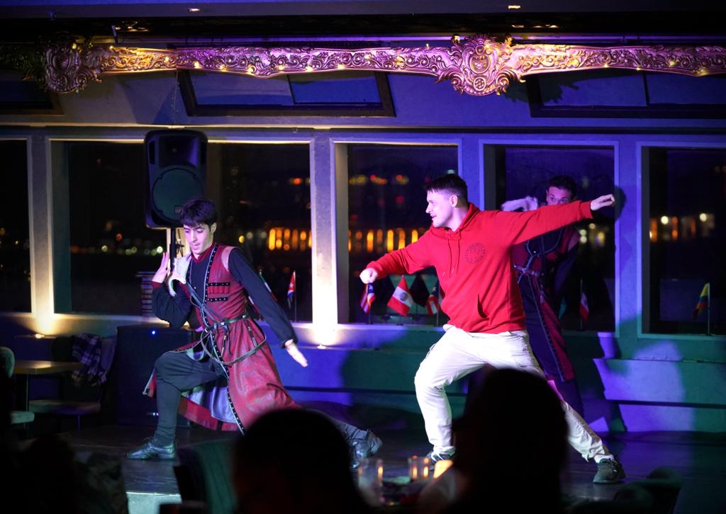 BOSPHORUS DINNER CRUISE & TURKISH NIGHT SHOW (VIP TABLE VIP LARGE MENU WITH DRINKS)