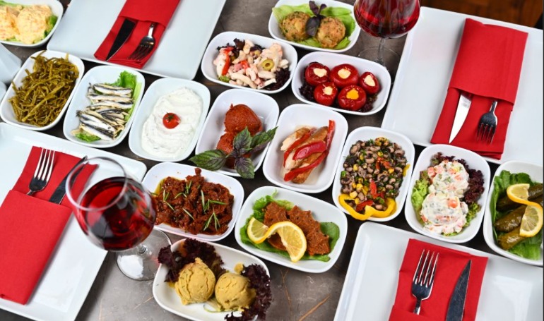 CRAZY SALE 2025 : PRIVATE STANDART TABLE WITH LARGE MENU - Meeting Point