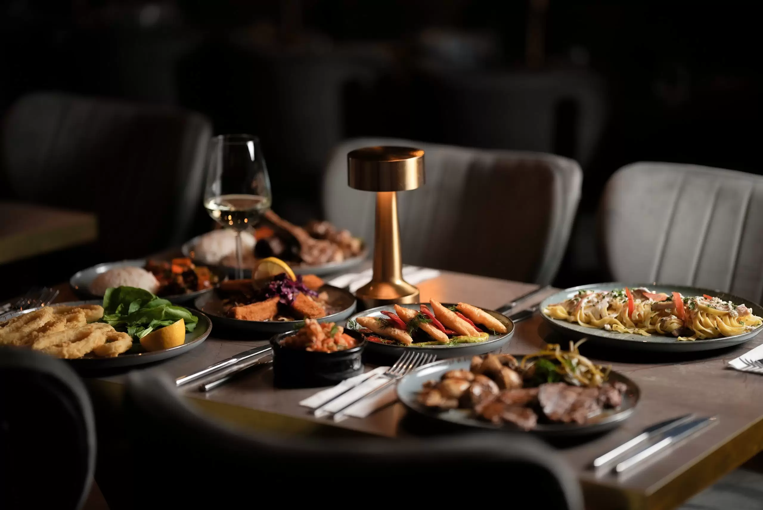 CRAZY SALE 2025 : PRIVATE STANDART REGULAR TABLE (WITH ALCOHOL) - Meeting Point