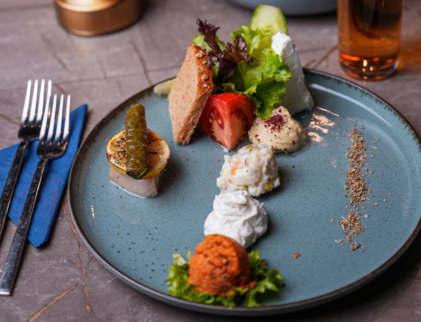 CRAZY SALE 2025 : PRIVATE VIP FRONT OF SHOW TABLE - WITH ALCOHOL - Meeting Point